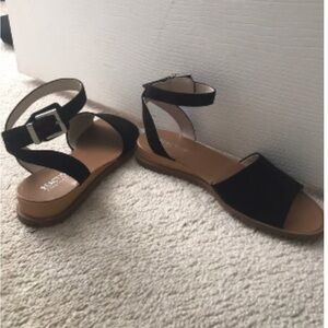Kenneth Cole Reaction Black and Tan Ankle Strap Sandals